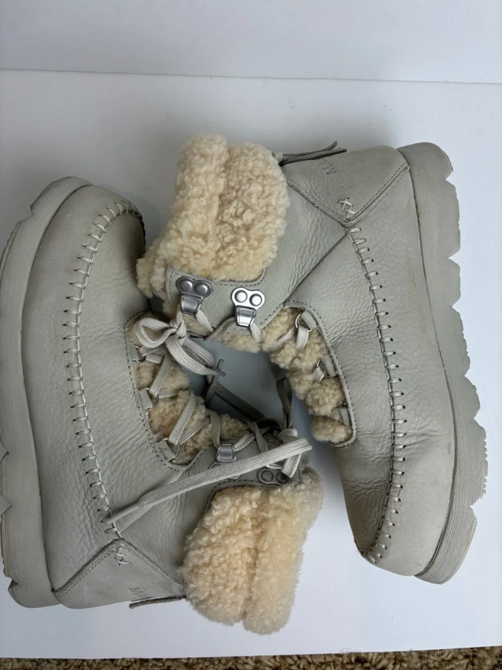 Manitobah Pacific Hiker Boots 9 Waterproof Grey Pumice  Suede + Shearling Winter